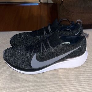 Men’s Nike zoom flyknit gunsmoke.